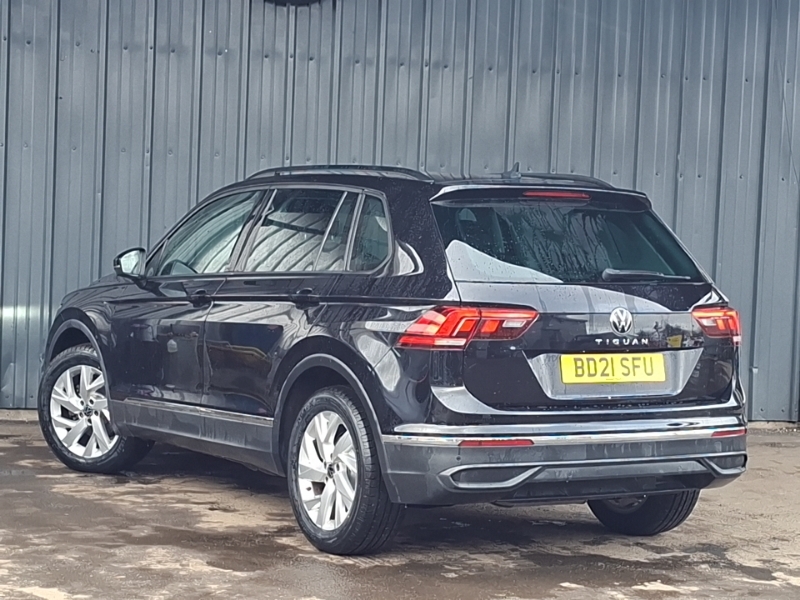 Volkswagen Tiguan 2.0 Tdi Life Dsg Black #2