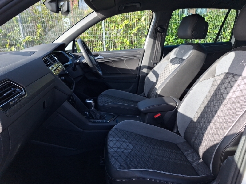 Volkswagen Tiguan 1.5 Tsi 150 R-line Edition Dsg BJ73NKO White #5