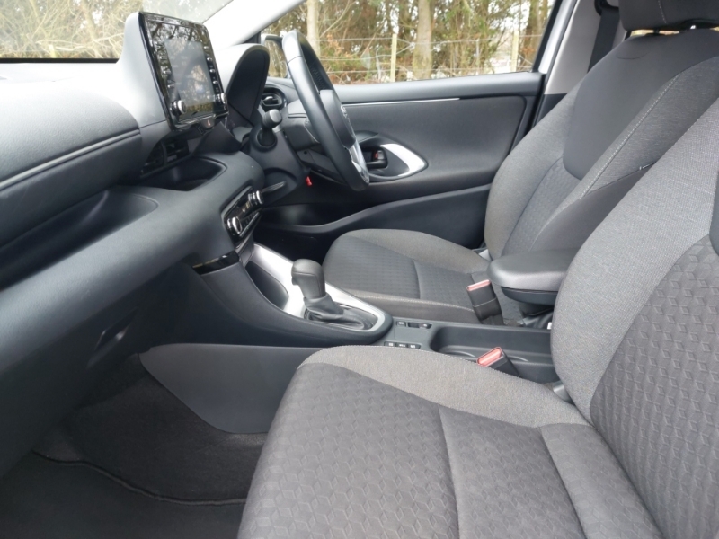 Toyota Yaris 1.5 Hybrid Icon Cvt ND72YFG White #5