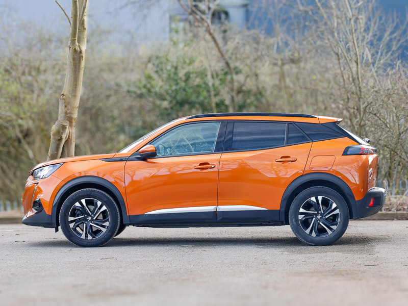 Peugeot e-2008 100Kw Allure Premium 50Kwh 11Kwch Orange #4