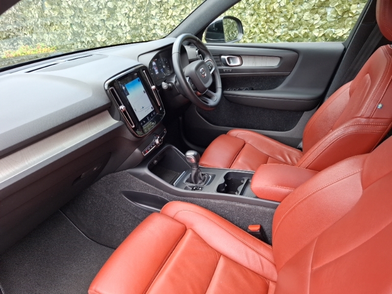 Volvo XC40 1.5 T3 163 Inscription Pro Black #5