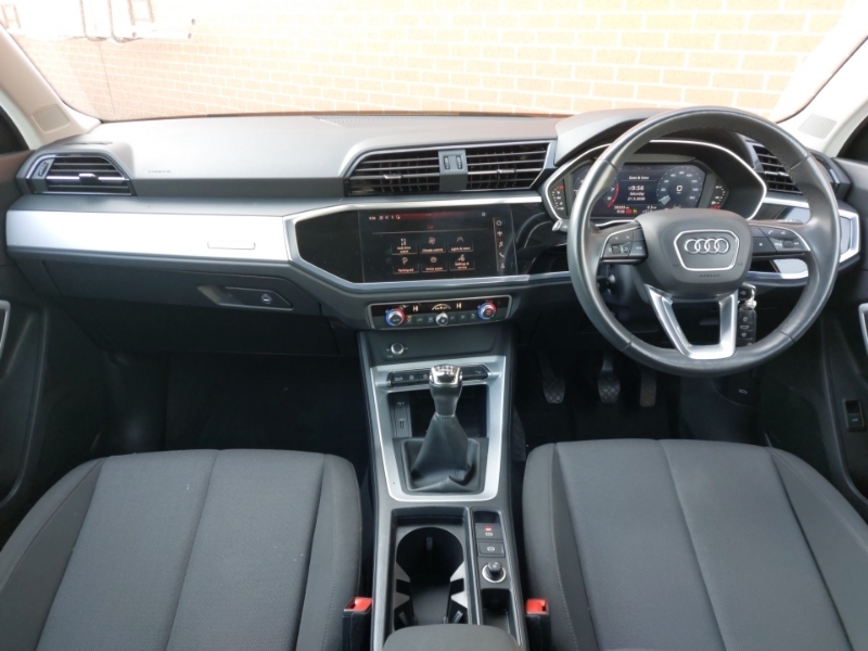 Audi Q3 35 Tfsi Technik PN21NVZ White #3