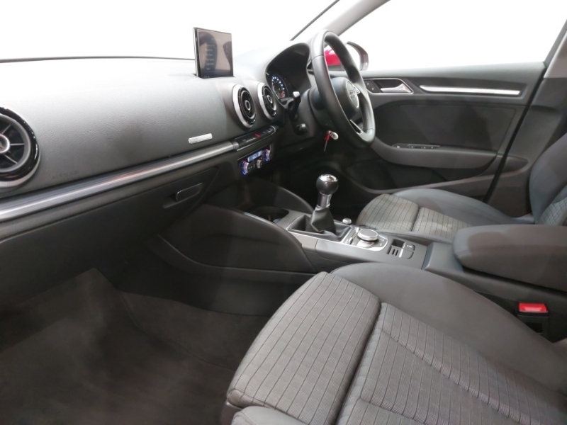 Audi A3 1.0 Tfsi Sport Red #5