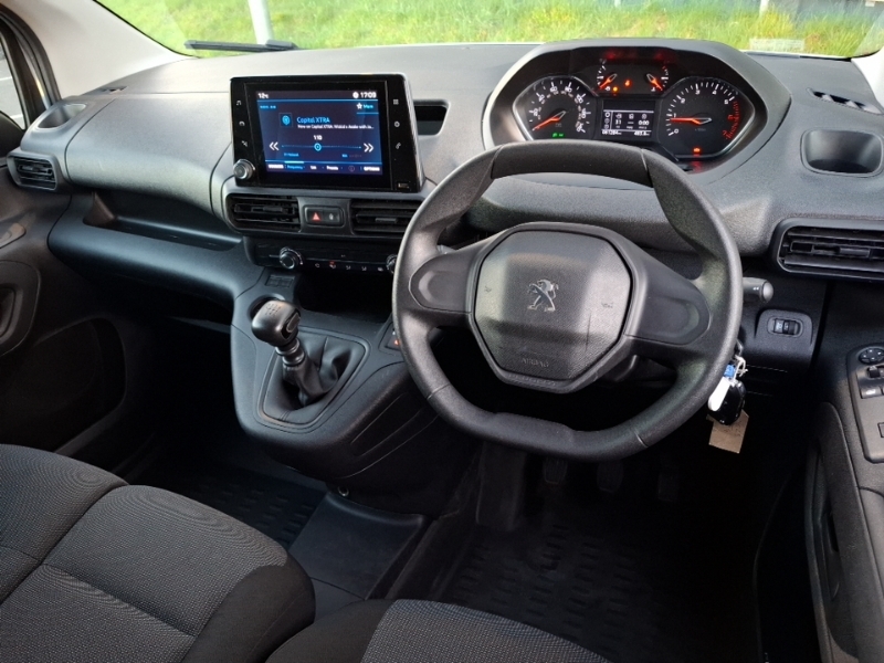 Peugeot Partner 1000 1.5 Bluehdi 100 Professional Premium Van YE23EFG White #3