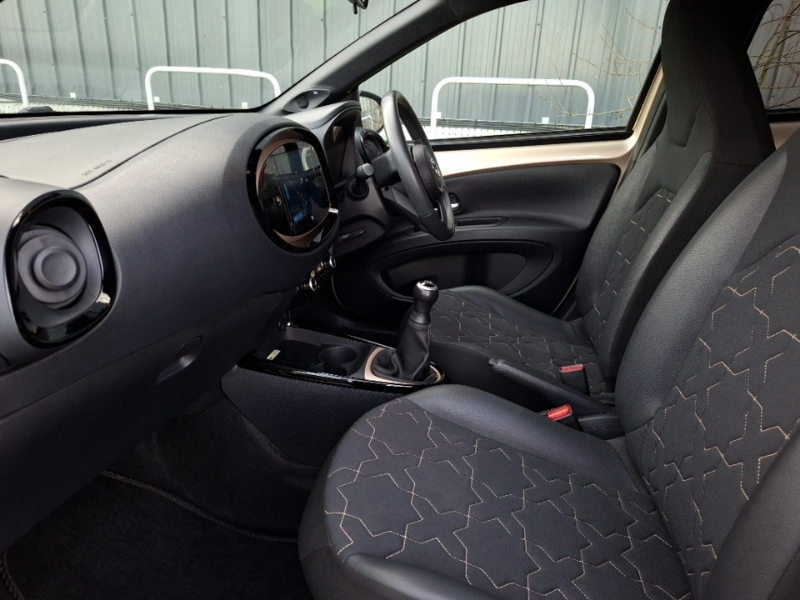 Toyota Aygo X 1.0 Vvt-i Exclusive GF22XJG Beige #5