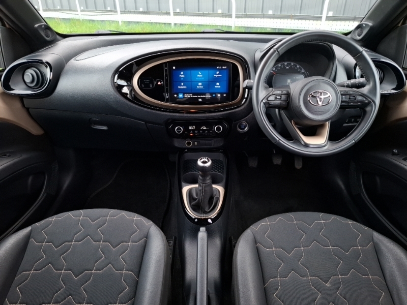 Toyota Aygo X 1.0 Vvt-i Exclusive GF22XJG Beige #3