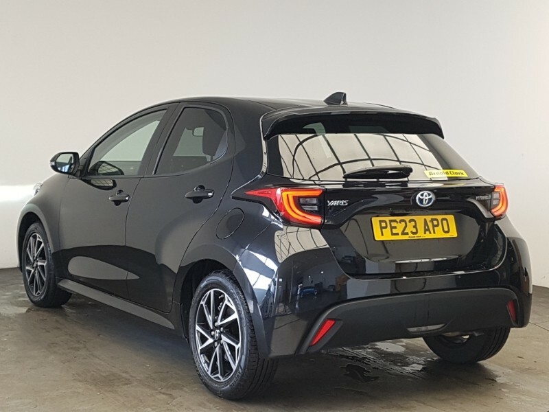 Toyota Yaris 1.5 Hybrid Design Cvt PE23APO Black #2