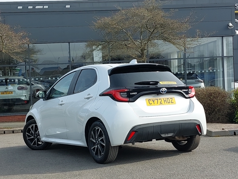 Toyota Yaris 1.5 Hybrid Design Cvt CY72HDZ White #2