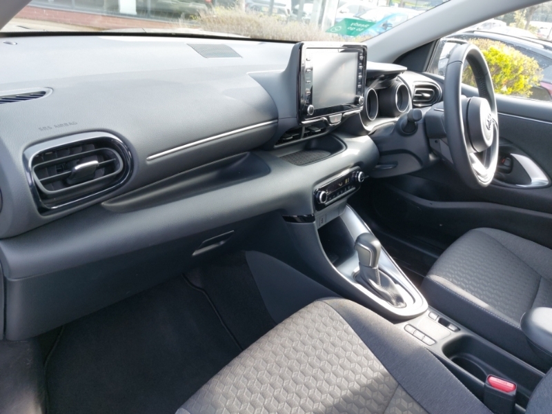 Toyota Yaris 1.5 Hybrid Design Cvt CY72HDZ White #5