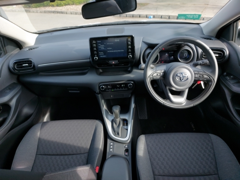 Toyota Yaris 1.5 Hybrid Design Cvt CY72HDZ White #3