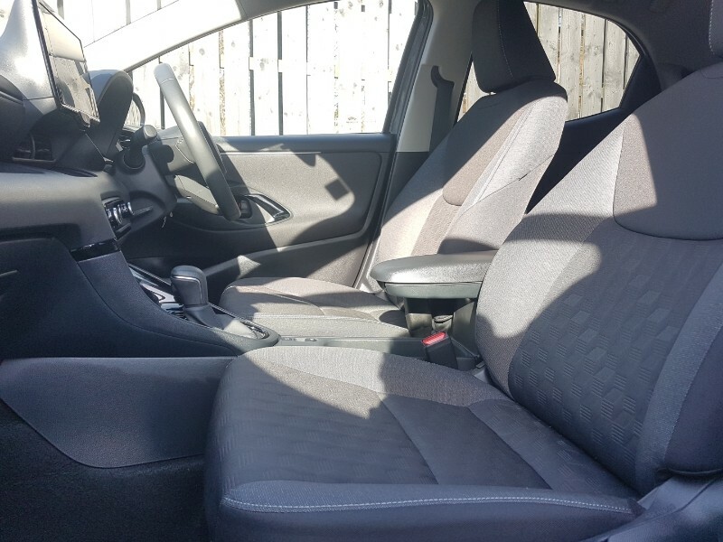 Toyota Yaris 1.5 Hybrid Design Cvt SJ74LFM Grey #5