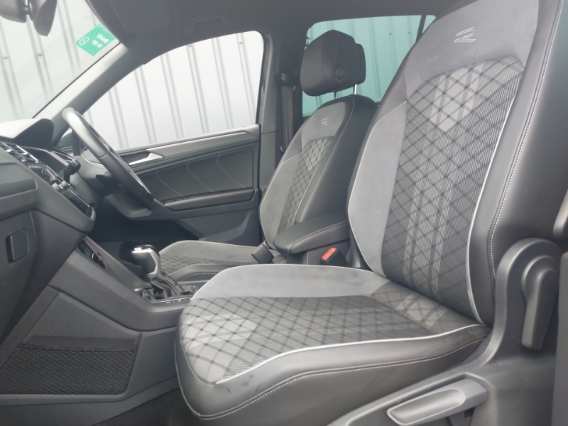 Volkswagen Tiguan 2.0 Tdi R-line Edition Dsg SH24TWL Black #5