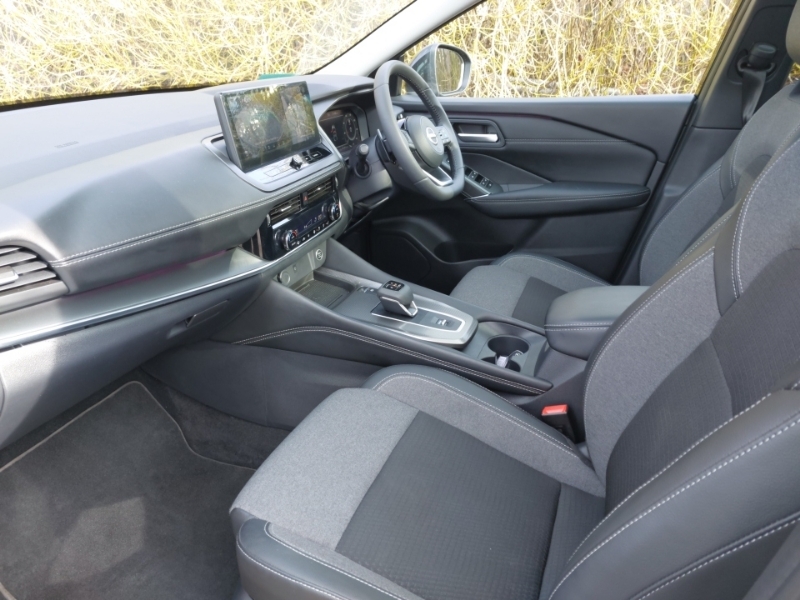 Nissan Qashqai 1.3 Dig-t Mh 158 N-connecta Xtronic SL25ZGK Black #5
