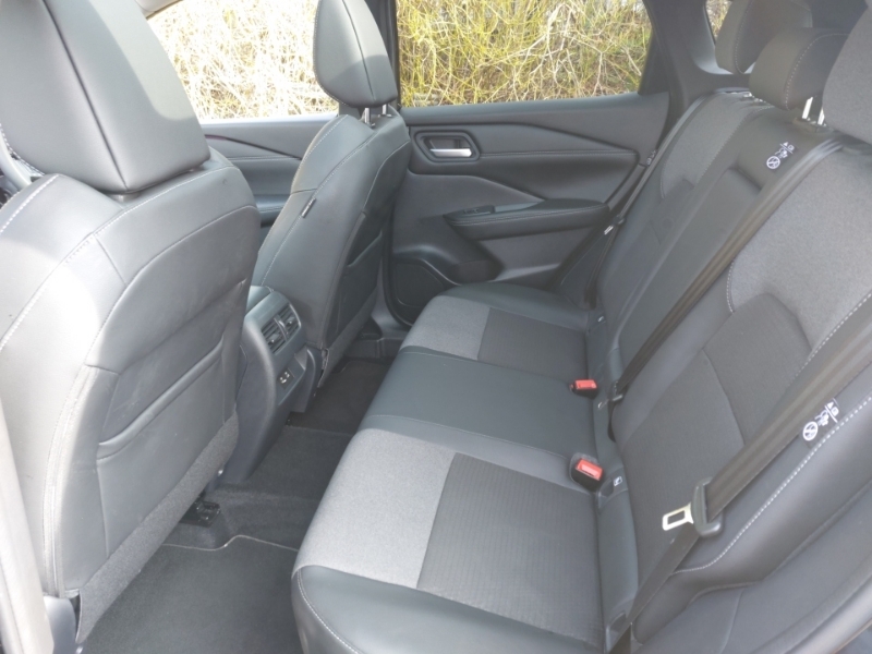 Nissan Qashqai 1.3 Dig-t Mh 158 N-connecta Xtronic SL25ZGK Black #6