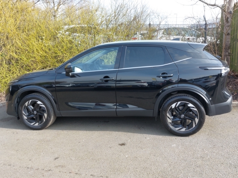 Nissan Qashqai 1.3 Dig-t Mh 158 N-connecta Xtronic SL25ZGK Black #4
