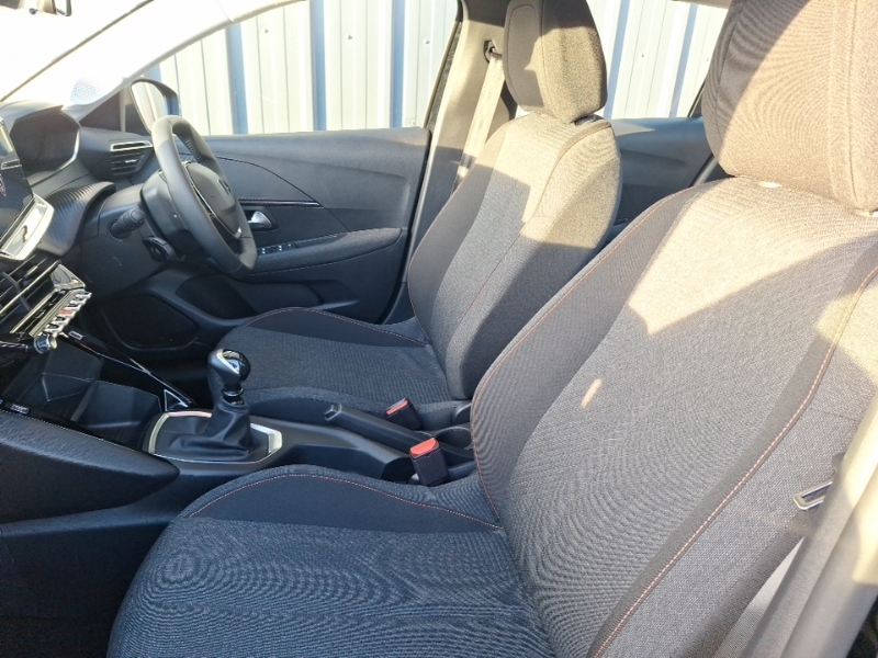 Peugeot 208 1.2 Puretech 100 Style SB25VSZ Black #5