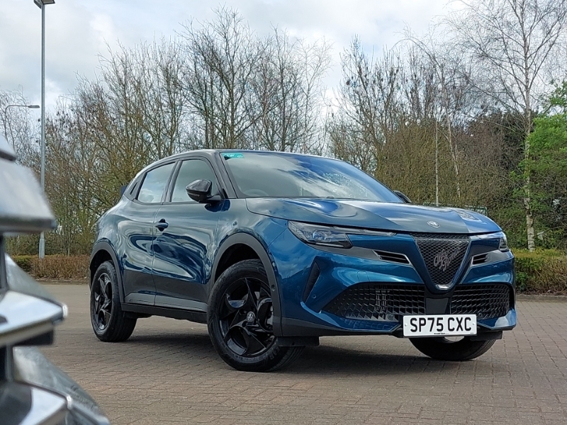Alfa Romeo Junior 1.2 Turbo Ibrida Technology Pack Black