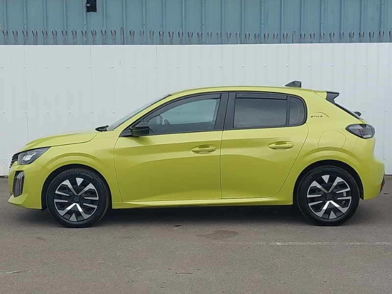 Peugeot 208 Hatchback Special Edi 1.2 Puretech 100 Style PK75NWB Yellow #4