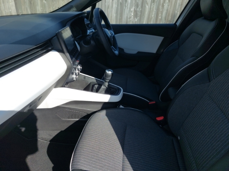 Renault Clio 1.0 Tce 90 Techno MJ72KNH White #5