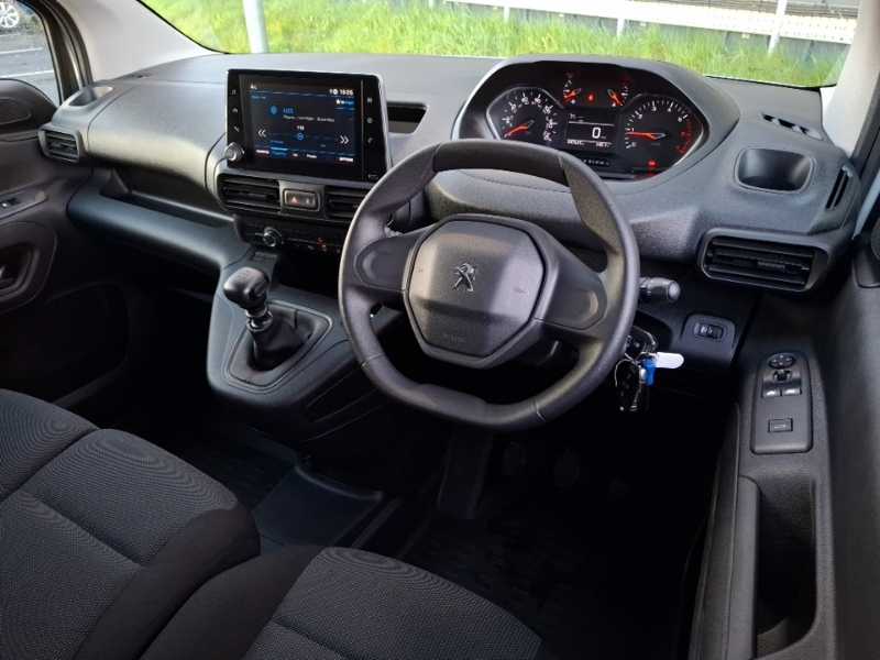 Peugeot Partner 1000 1.5 Bluehdi 100 Professional Premium Van YP23XGT White #3