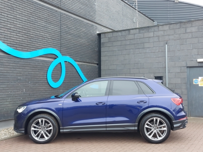 Audi Q3 35 Tfsi Black Edition SD21FNX Blue #4