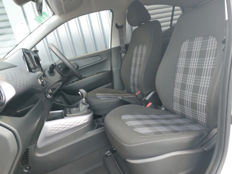 Hyundai I10 1.2 79 Premium Nav WD75BVU White #5