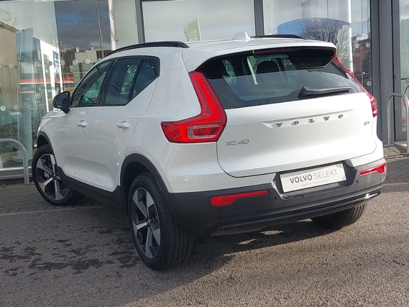Volvo XC40 2.0 B4p Plus Dark SL75RYA White #2