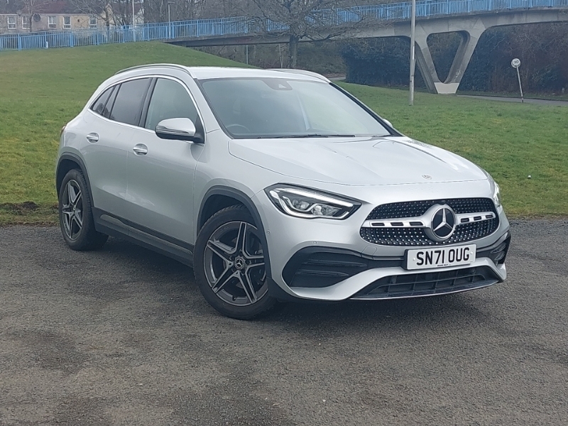 Mercedes-Benz GLA Class Gla 200 Amg Line Executive Silver