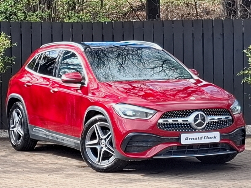 Mercedes-Benz GLA Class Gla 180 Amg Line Premium Plus Red