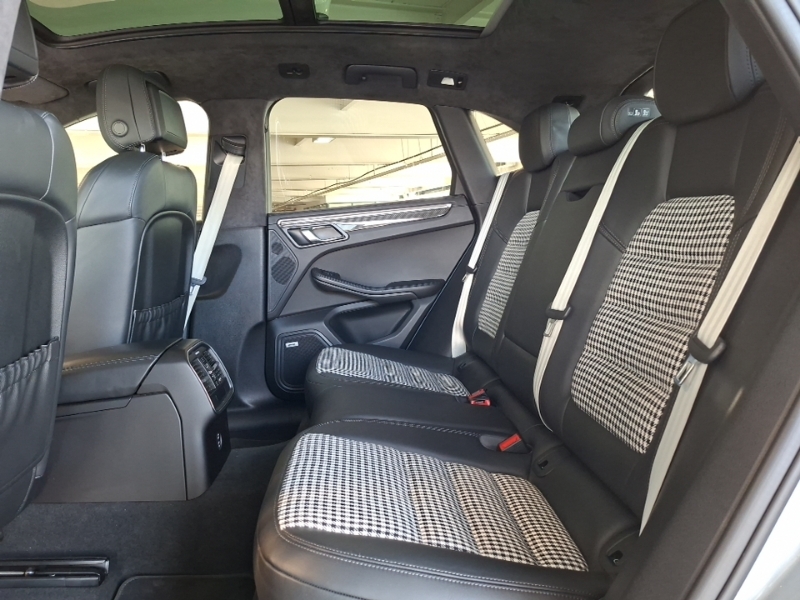 Porsche Macan Turbo Pdk PX69KKJ Silver #6