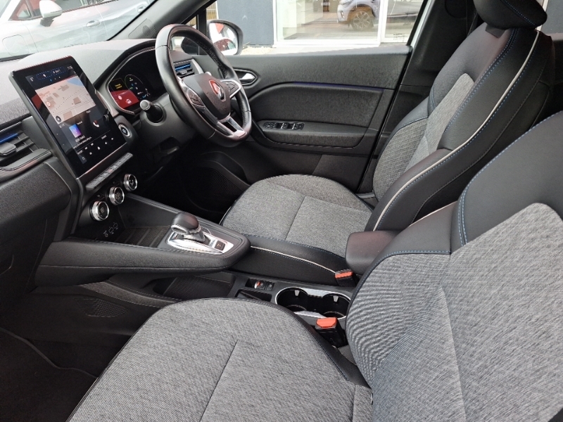 Renault Captur 1.6 E-tech Phev 160 Launch Edition SW21CVK White #5
