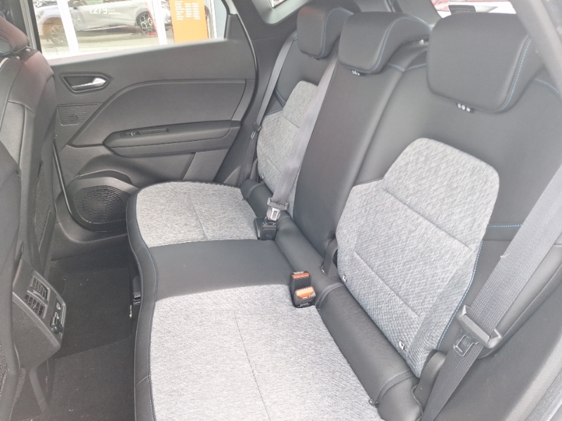 Renault Captur 1.6 E-tech Phev 160 Launch Edition SW21CVK White #6