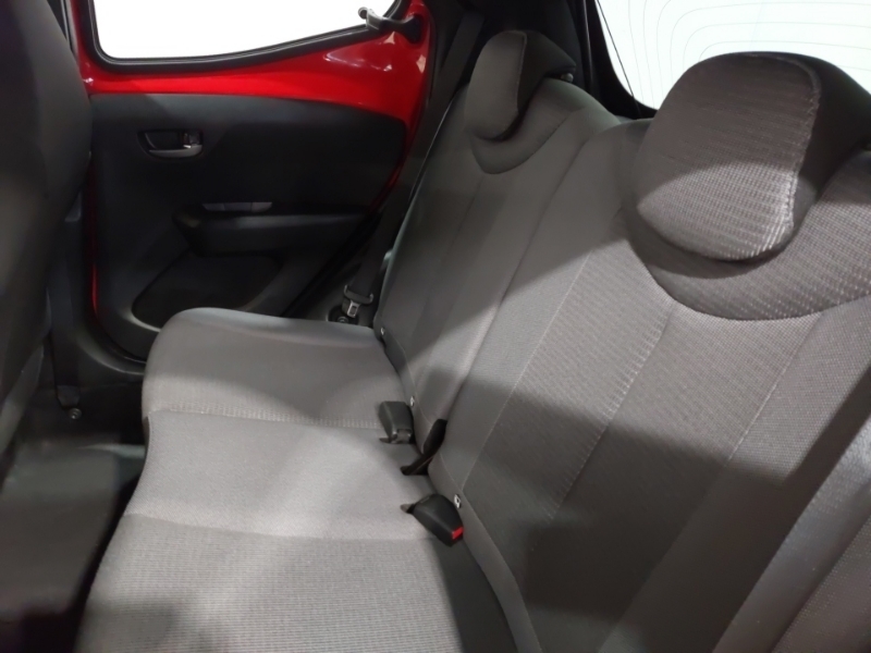 Toyota Aygo 1.0 Vvt-i X-trend Tss SB21ZCF Red #6