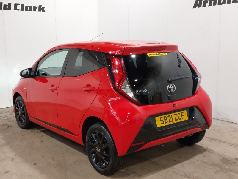 Toyota Aygo 1.0 Vvt-i X-trend Tss SB21ZCF Red #2