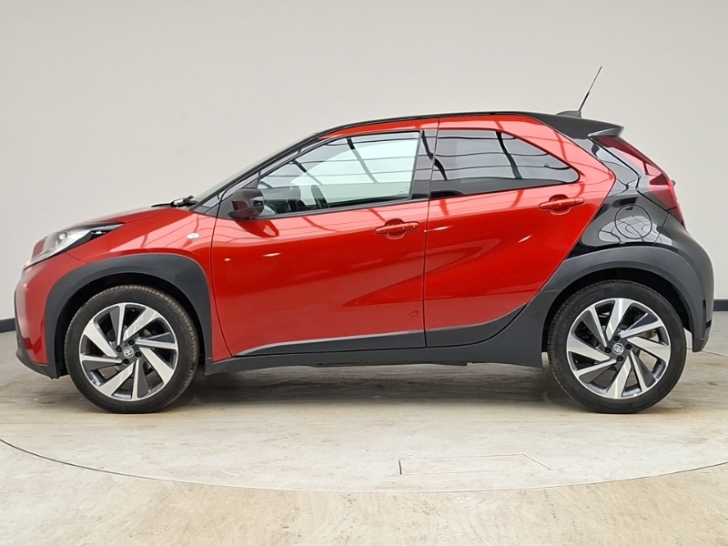 Toyota Aygo X 1.0 Vvt-i Edge LS23RMU Red #4