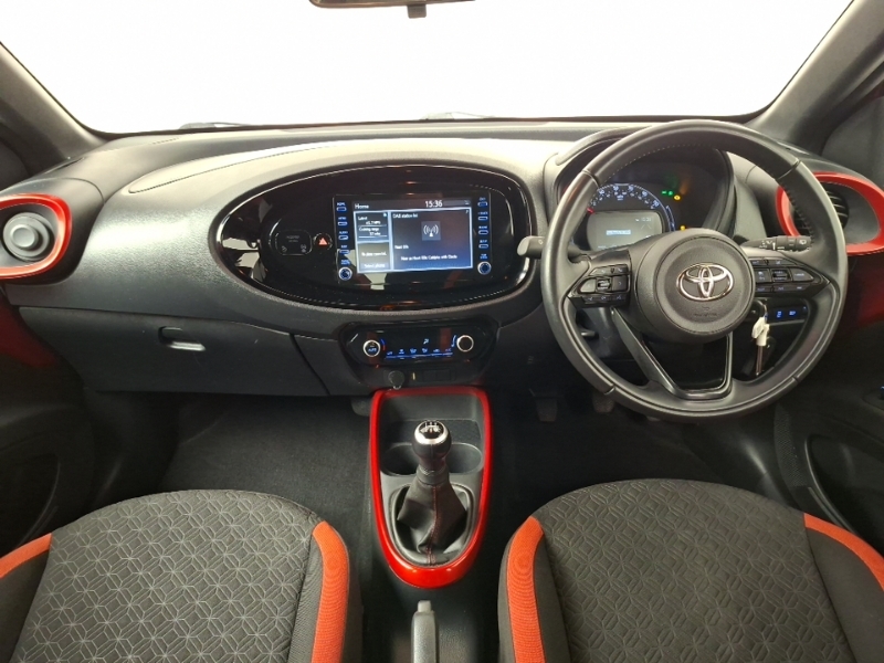 Toyota Aygo X 1.0 Vvt-i Edge LS23RMU Red #3