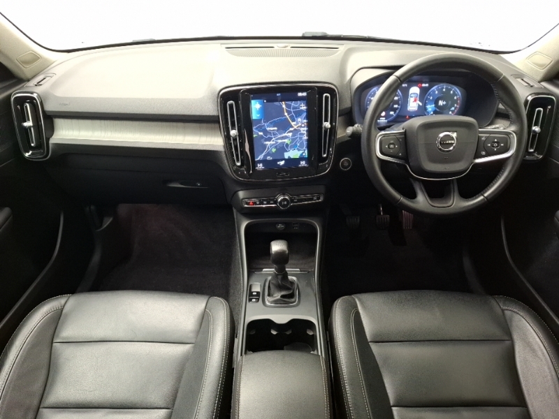 Volvo XC40 1.5 T3 163 Inscription PE70HXJ White #3