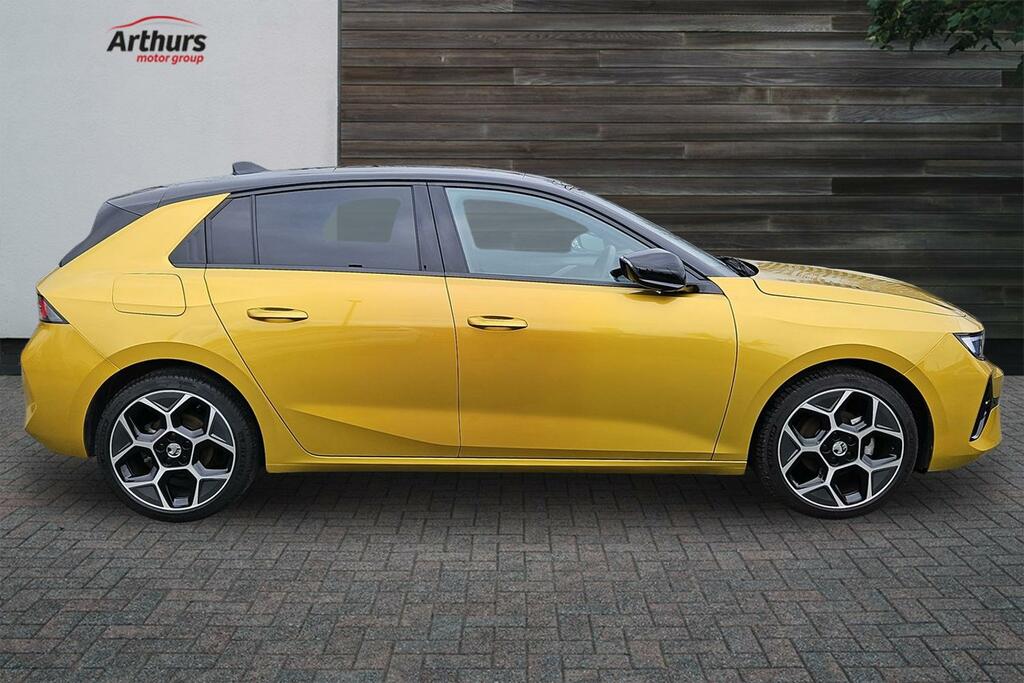 Vauxhall Astra Ultimate Black #2