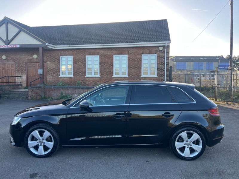 Audi A3 Tdi Sport Black #4