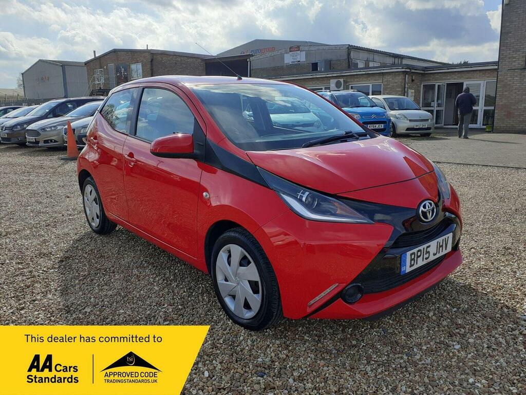 Toyota Aygo Hatchback 1.0 Vvt-i X-play Euro 5 Euro 5 2015 Red