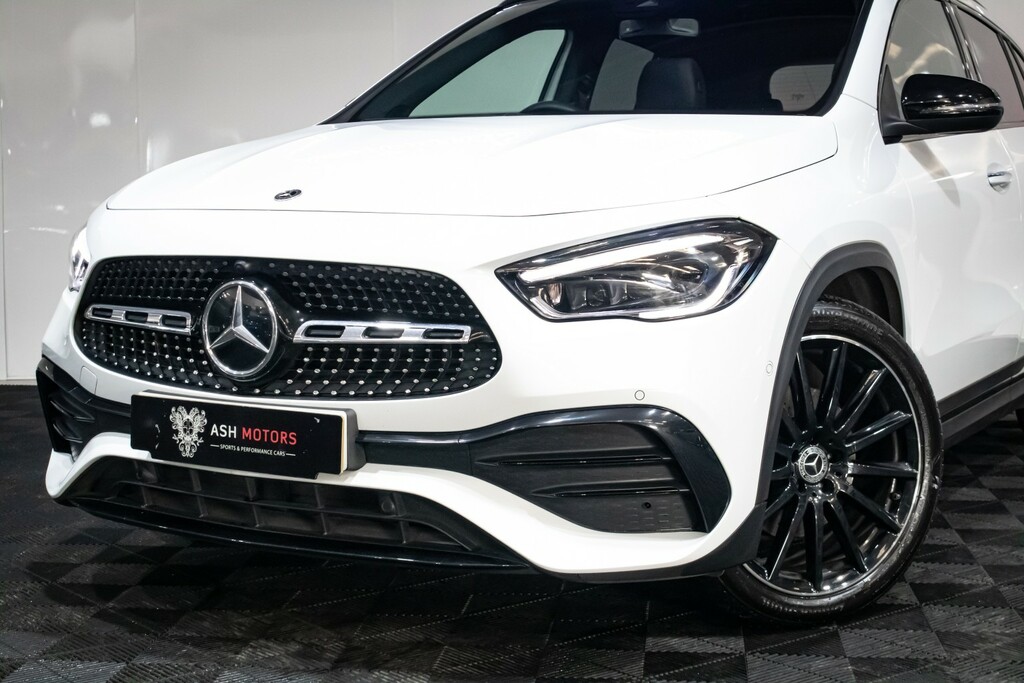 Mercedes-Benz GLA Class 2.0 Gla220d Amg Line Night Edition AU23FOJ White #2