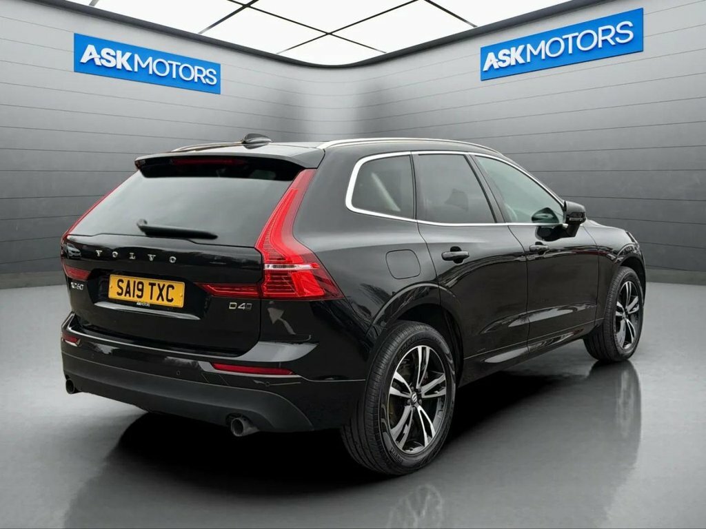 Volvo XC60 2L Momentum Pro Black #6