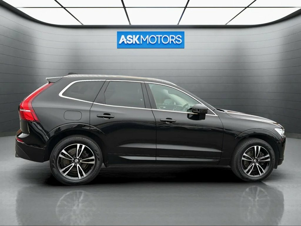 Volvo XC60 2L Momentum Pro Black #4