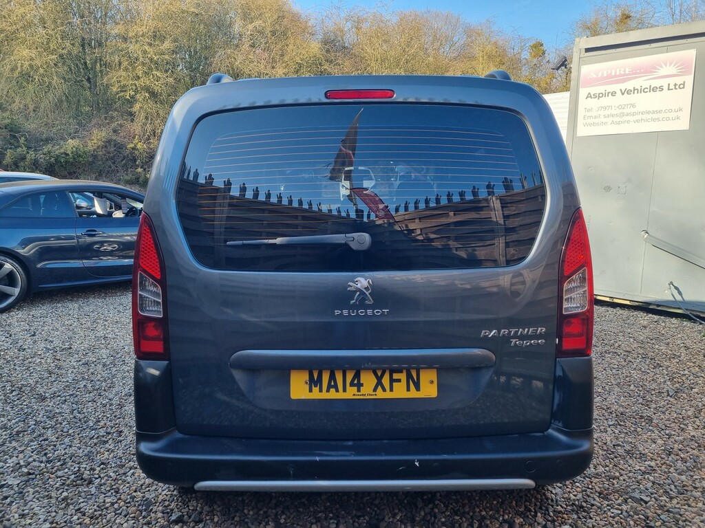 Peugeot Partner Tepee Mpv 1.6 Hdi Tepee Outdoor 2014 Grey #4