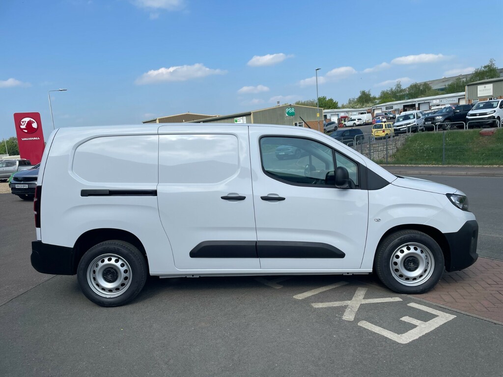 Vauxhall Combo XL Prime 2000 1.5Td 100Ps FE75AYU White #4