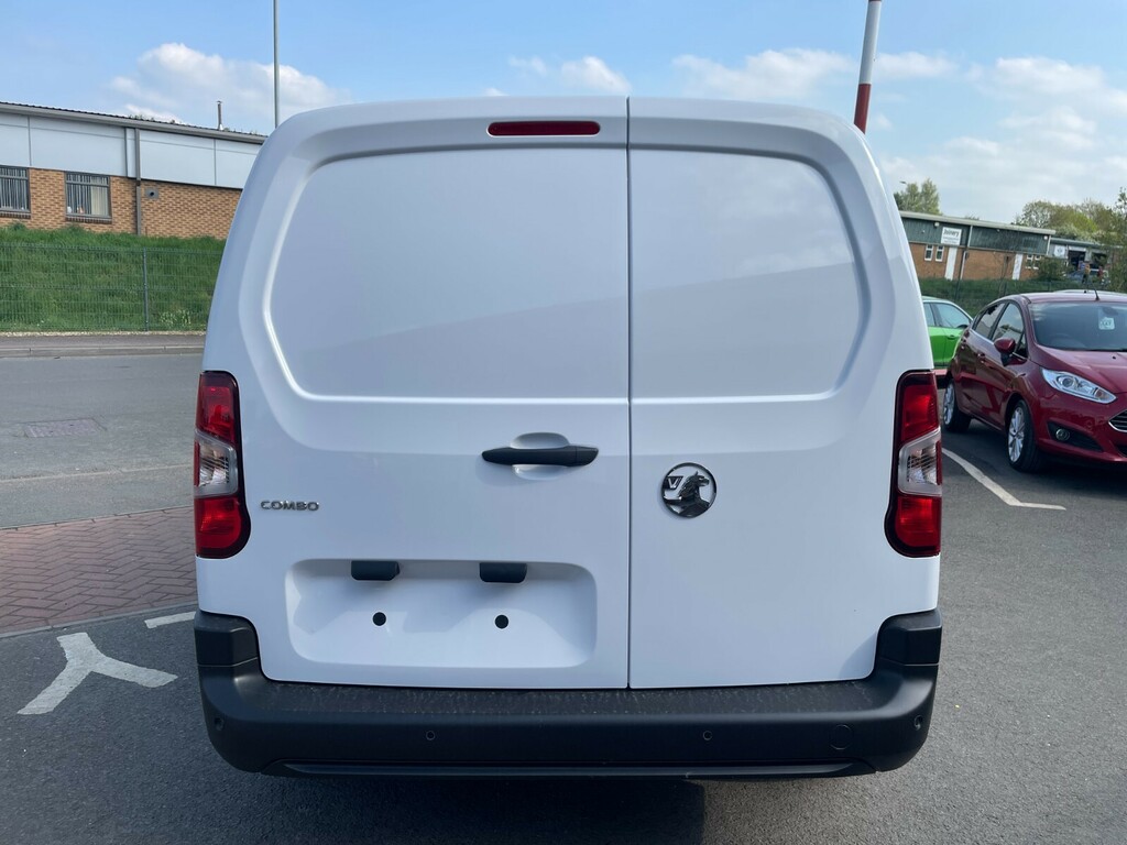 Vauxhall Combo XL Prime 2000 1.5Td 100Ps FE75AYU White #6
