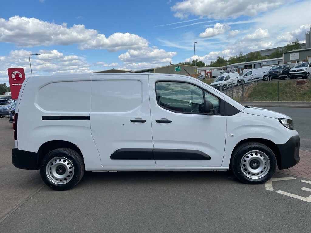 Vauxhall Combo XL Prime Crew 2300 1.5Td 100Ps With Spare Wheel FE75AYT White #4