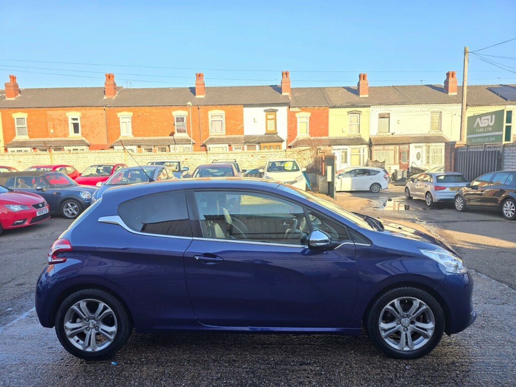 Peugeot 208 Hatchback 1.4 Vti Allure 201313 Blue #2