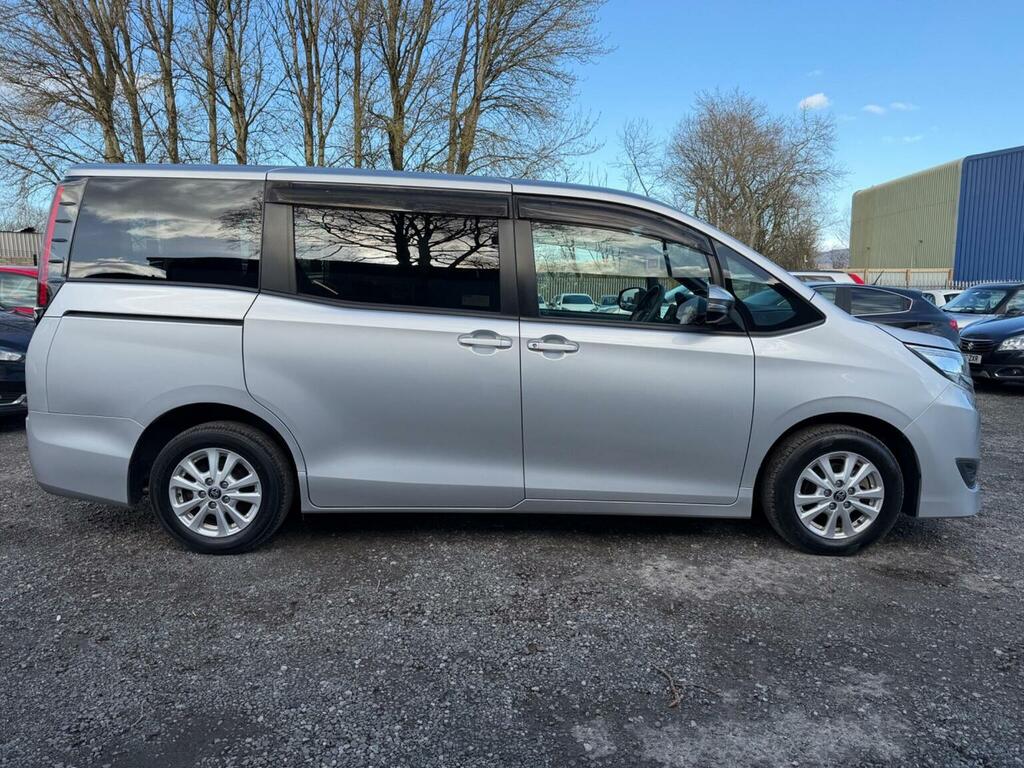 Toyota Noah Mpv Voxy 1.8 Hybrid Euro 6 202171 Silver #3