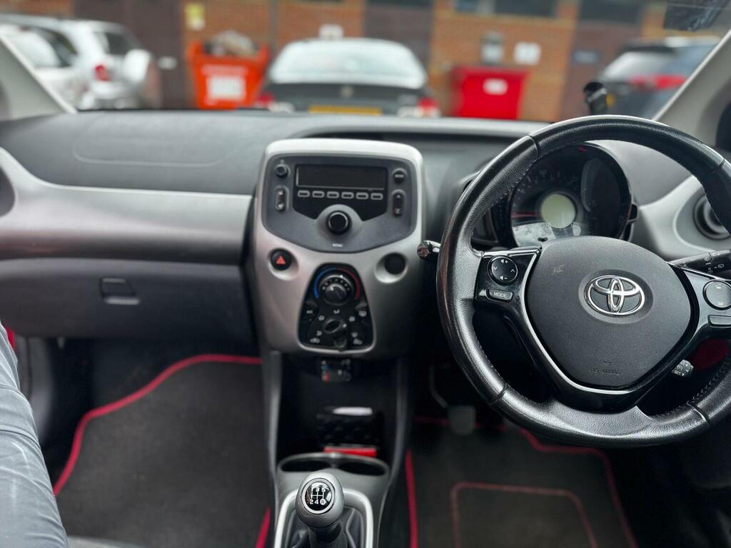 Toyota Aygo Hatchback 1.0 Vvt-i X-play Euro 5 Euro 5 2015 SL15LXJ Red #4